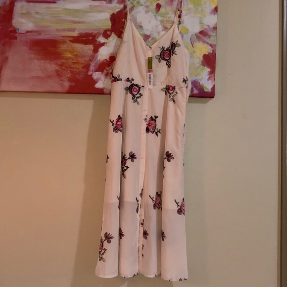 Midi flower embroidered dress! - Picture 3 of 3